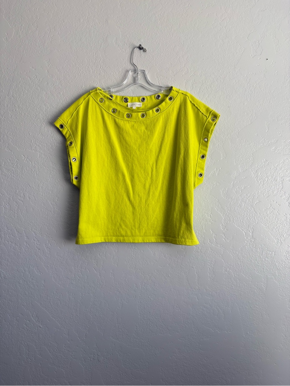 ❤️NEW entro Neon Yellow Grommet-Trim blouse